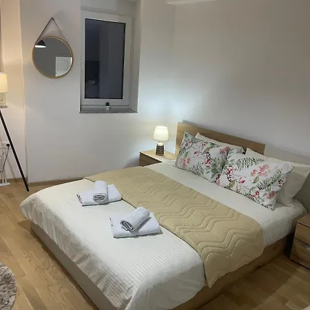 R&B Apartment City Center Охрид Екстериор снимка